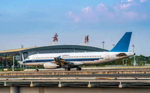 新疆空运武汉机场